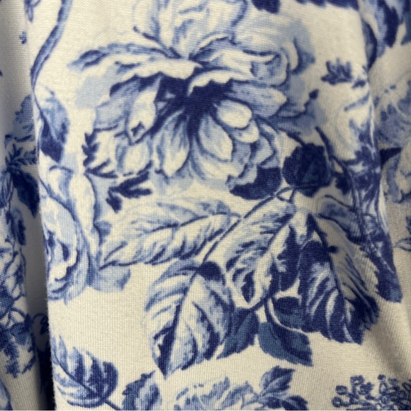 Laura Ashley Shortie Wrap Robe - Iconic Blue/White Floral China Print, Size Med - Picture 5 of 7